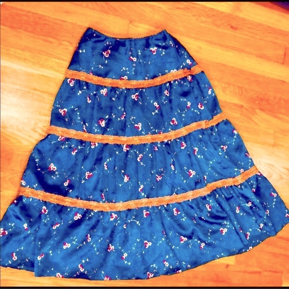 BOHO teal blue maxi skirt with lace and floral design embroidery Size XS - Picture 6 of 6